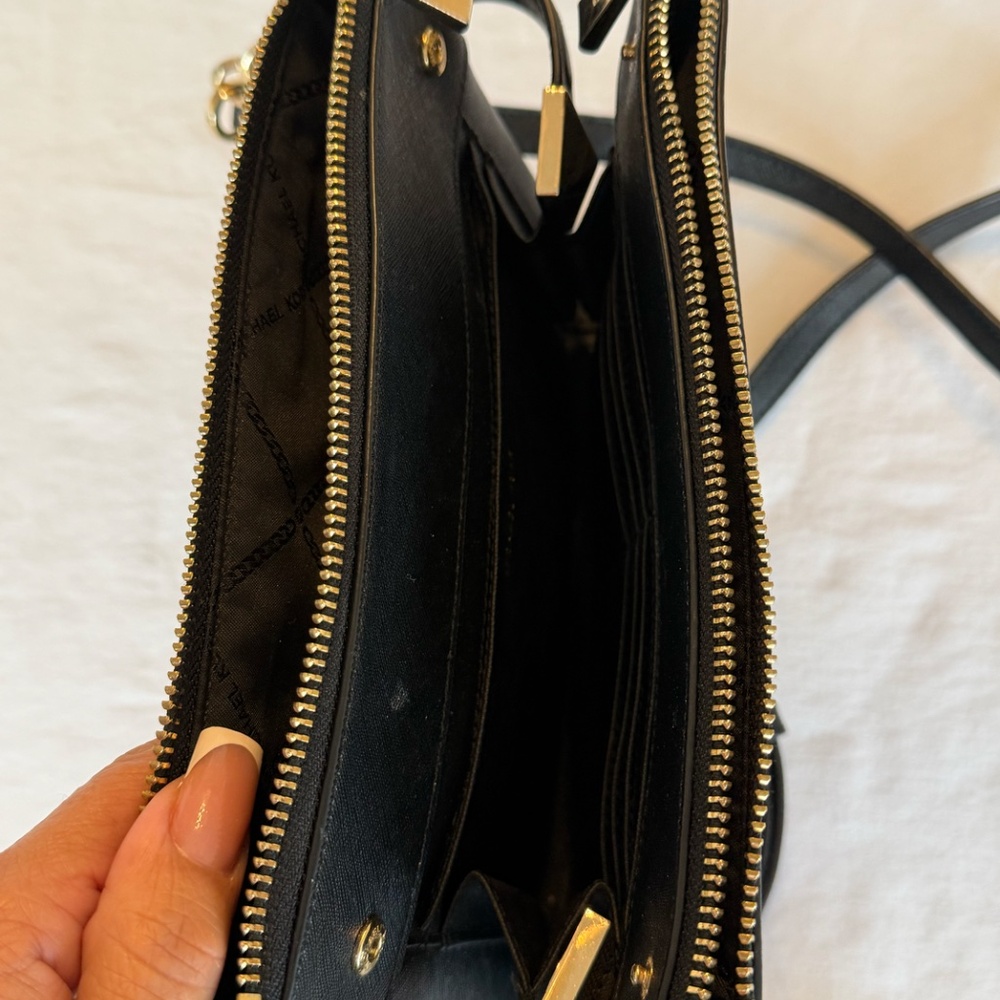 Michael Kors Crossbody - Picture 6 of 9